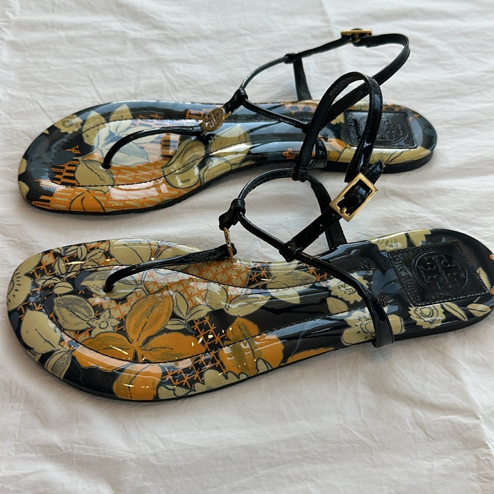 Tory Burch Navy Blue Patent Leather w Gold Logo Flat Strappy Sandals - 9 - Picture 2 of 6